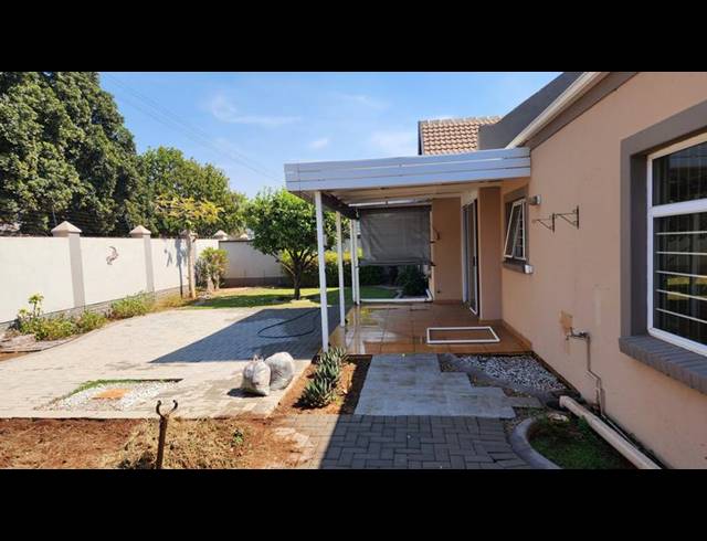 2 BEDROOM TOWNHOUSE FOR SALE IN ANNLIN